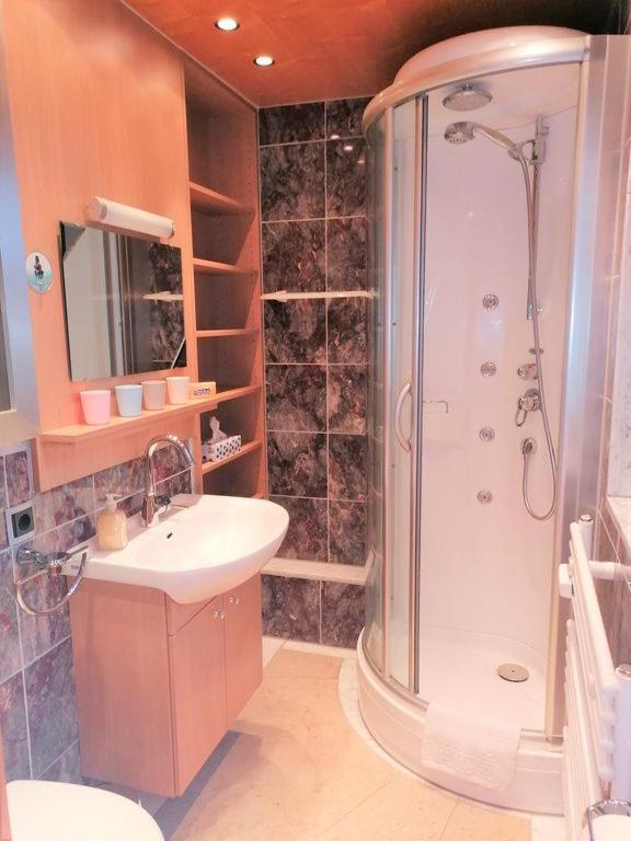 Top Ferienwohnung Mit Tiefgaragenstellplatz, Auch Fuer Laengere Aufenthalte ซัสบาควัลเดิน ภายนอก รูปภาพ